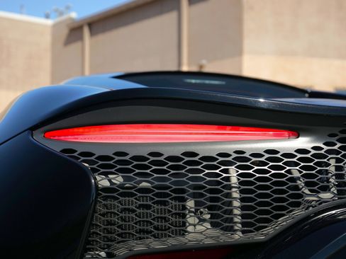 Used 2023 McLaren Artura RWD image 32