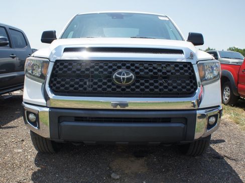 Used 2021 Toyota Tundra SR5 w/ SR5 Upgrade Package AWD/4WD image 2