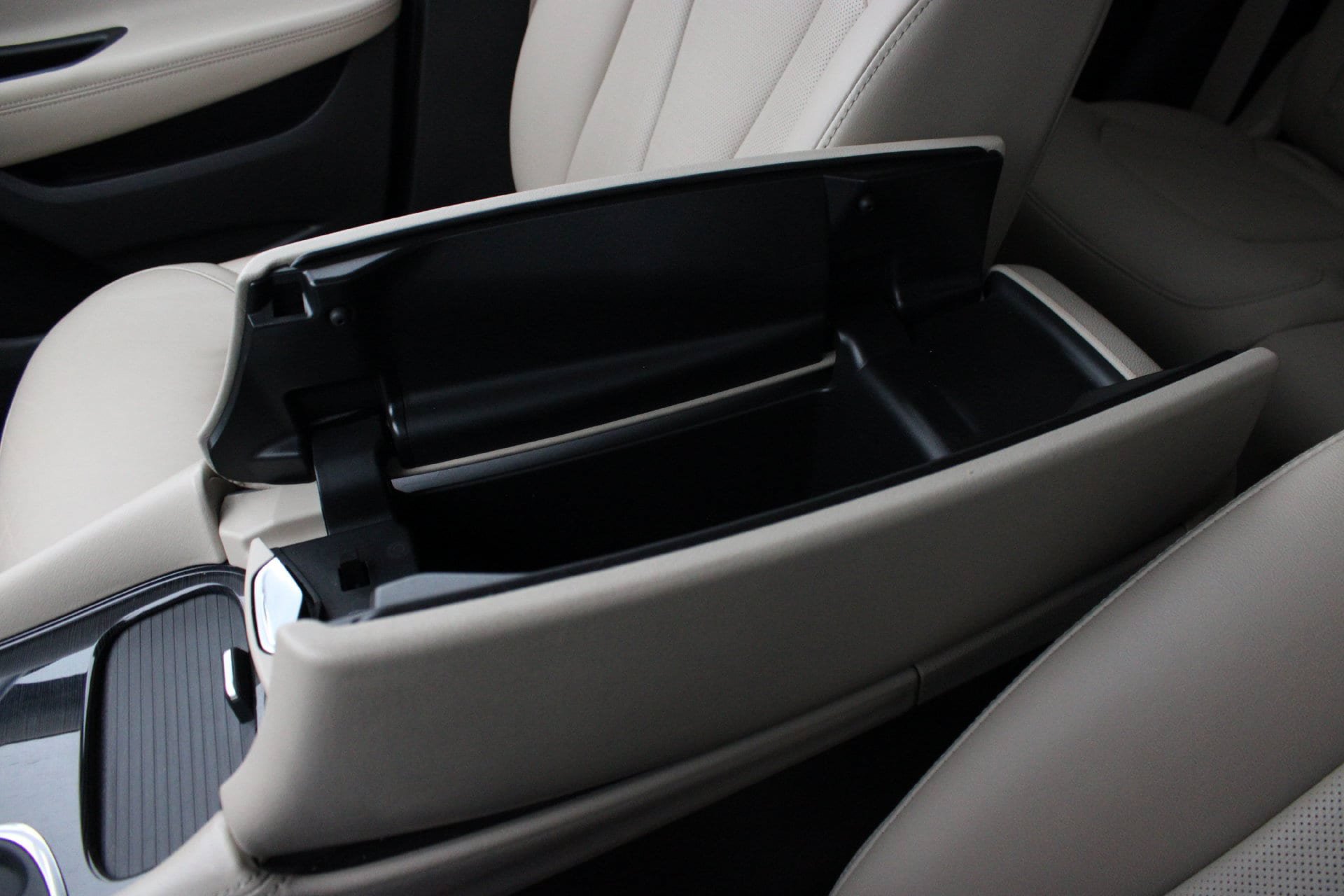 Used 2018 Buick Envision Essence FWD image 43