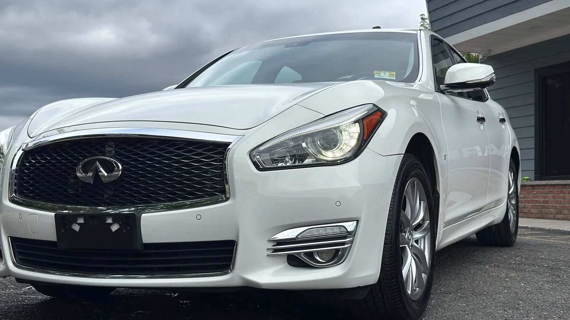 Used 2015 INFINITI Q70 3.7 w/ Deluxe Touring Package AWD/4WD image 50