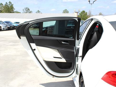 Used 2017 Jaguar XE R-Sport image 40