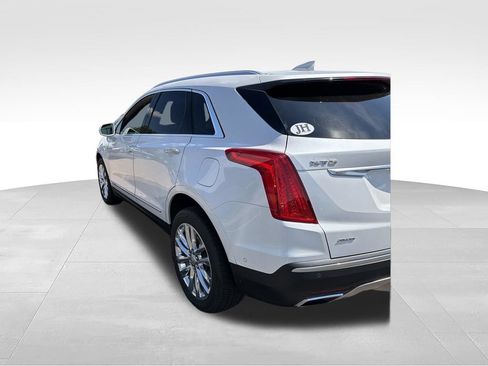 Used 2017 Cadillac XT5 Platinum w/ Driver Assist Package AWD/4WD image 4