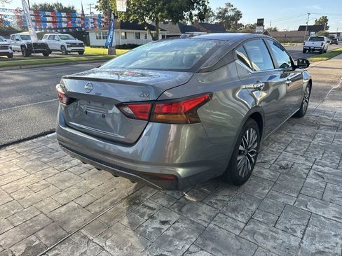 Used 2024 Nissan Altima 2.5 SV image 12