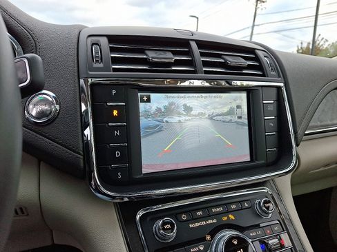 Used 2017 Lincoln Continental Reserve w/ Climate Package image 24