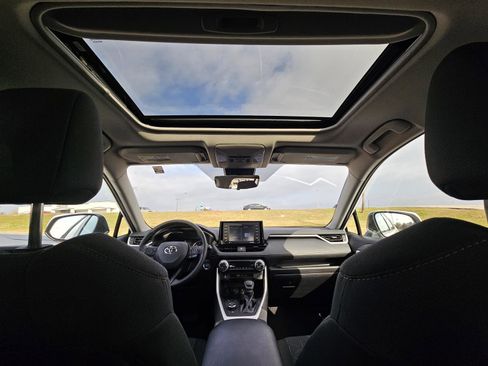 Used 2022 Toyota RAV4 XLE image 30