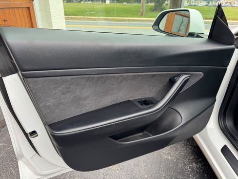 Used 2021 Tesla Model 3 Standard Range Plus image 6