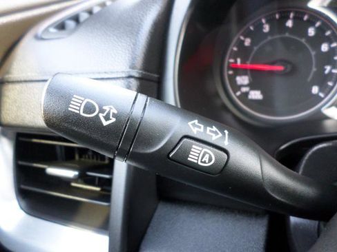 Used 2022 GMC Terrain SLT w/ Infotainment Package II image 23