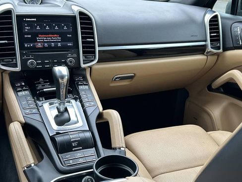 Used 2018 Porsche Cayenne S w/ Premium Package Plus image 27