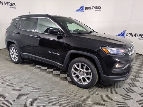 Used 2023 Jeep Compass Latitude AWD/4WD image 9