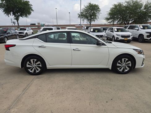 Certified 2025 Nissan Altima 2.5 S image 2