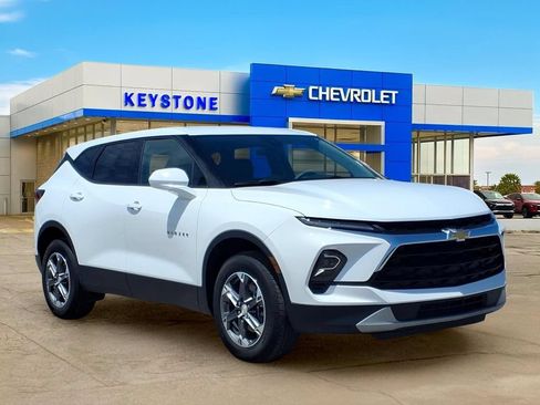 Used 2025 Chevrolet Blazer LT FWD image 1