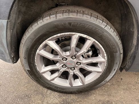 Used 2024 GMC Terrain SLT image 46