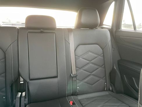 Used 2025 Volkswagen Atlas Cross Sport SE image 39