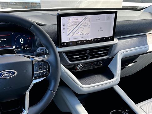 Used 2026 Ford Explorer Platinum w/ LUX Leather Package image 6