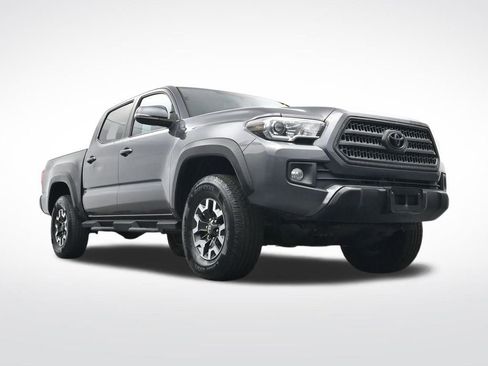 Used 2017 Toyota Tacoma TRD Off-Road image 31