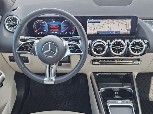 Used 2025 Mercedes-Benz GLA 250 image 26