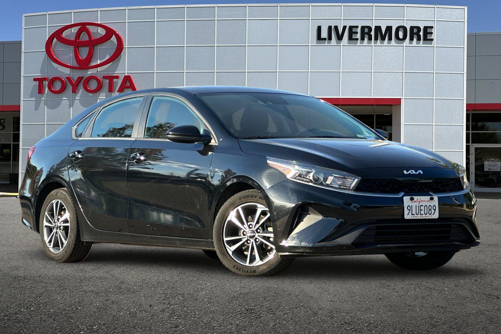 Used 2024 Kia Forte LXS FWD image 2