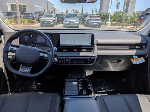 Certified 2025 Hyundai Ioniq 5 SEL RWD image 27