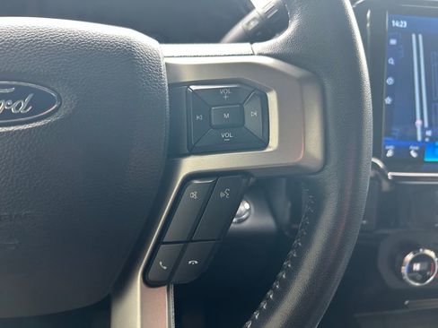 Used 2022 Ford F250 Lariat w/ Black Appearance Package image 17