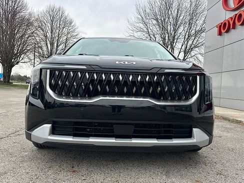 Used 2025 Kia Carnival EX image 9