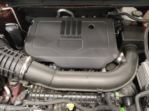 Used 2023 GMC Acadia SLE w/ Driver Convenience Package FWD image 30