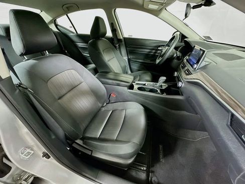 Used 2024 Nissan Altima 2.5 SV image 25