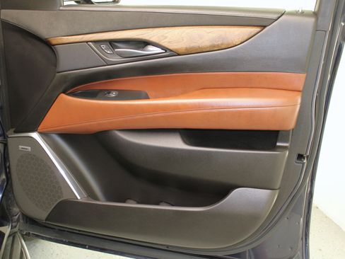 Used 2018 Cadillac Escalade Luxury image 54