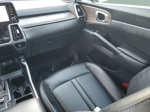 Certified 2022 Kia Sorento S w/ Panoramic Sunroof Package image 16