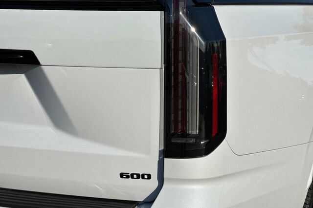 New 2026 Cadillac Escalade ESV Sport w/ LPO, ONYX Package AWD/4WD image 29