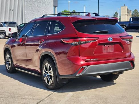Used 2021 Toyota Highlander XLE image 5