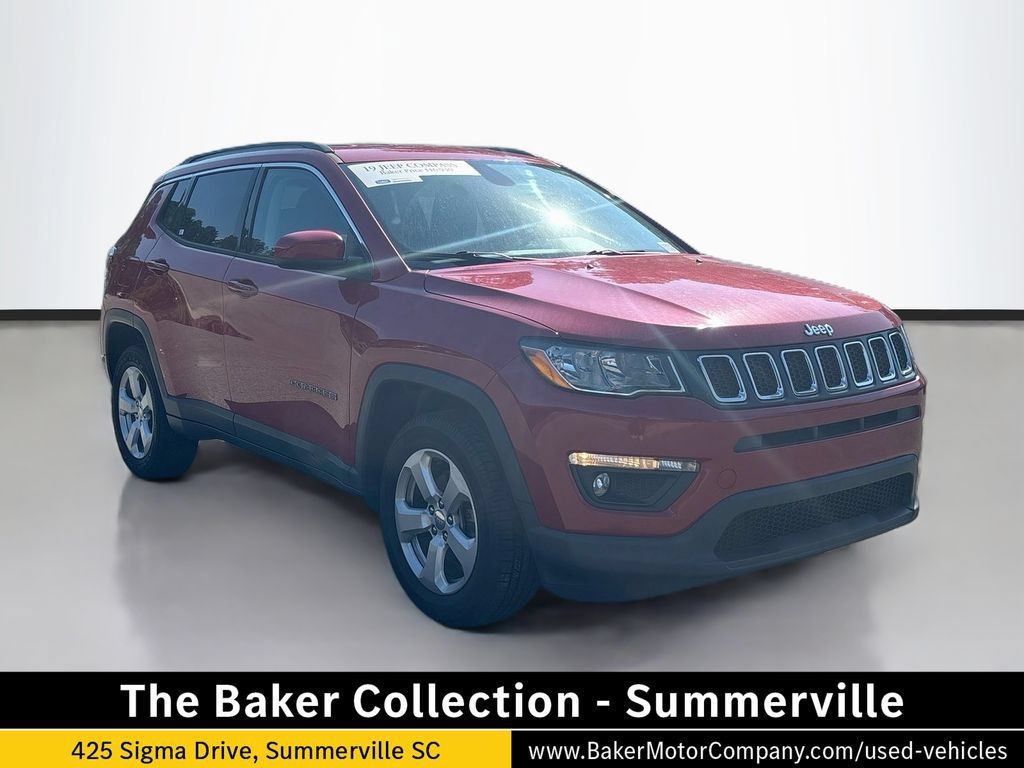 Used 2019 Jeep Compass Latitude w/ Cold Weather Group AWD/4WD image 1