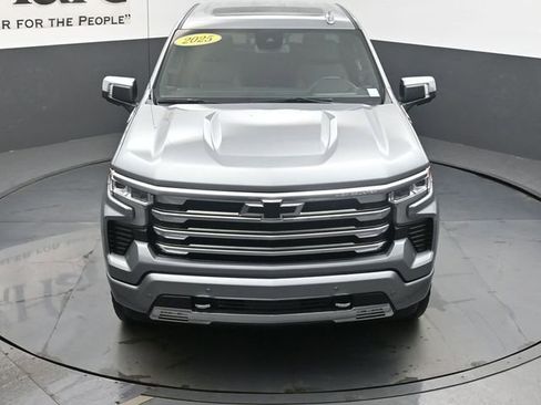 Used 2025 Chevrolet Silverado 1500 High Country w/ Z71 Off-Road Package AWD/4WD image 58