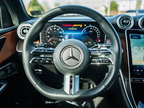 Used 2025 Mercedes-Benz GLC 350e 4MATIC image 28