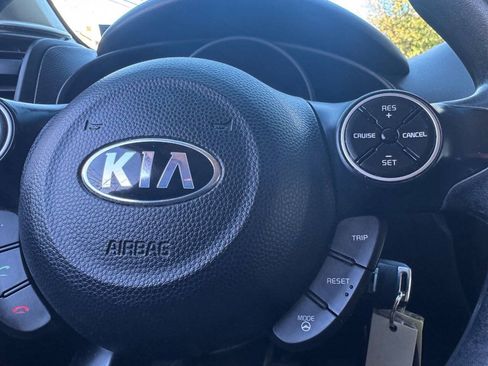 Used 2014 Kia Soul FWD image 29