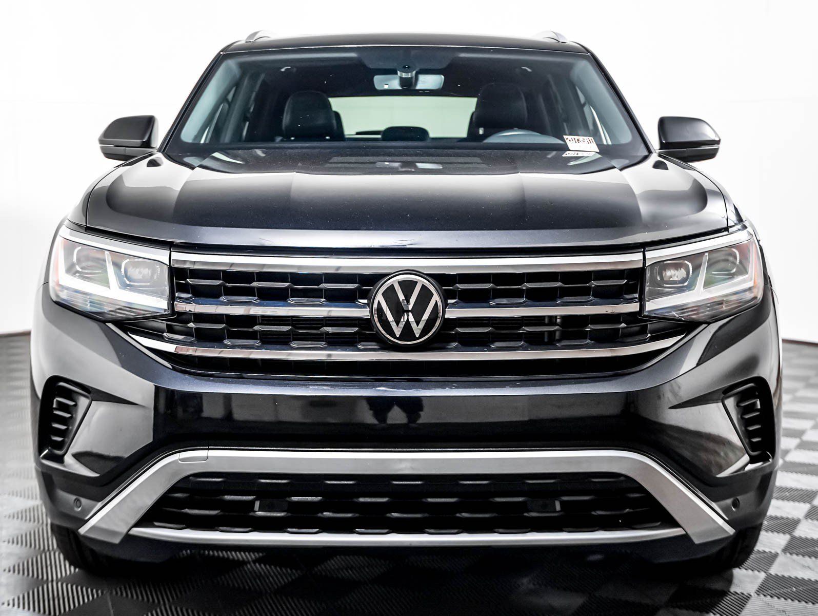 Used 2023 Volkswagen Atlas Cross Sport SE w/ Panoramic Sunroof Package FWD image 6