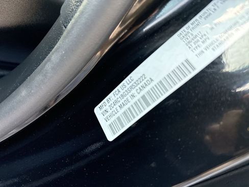 Used 2025 Chrysler Pacifica Select image 34