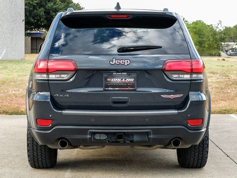 Used 2017 Jeep Grand Cherokee Trailhawk w/ Trailhawk Luxury Group AWD/4WD image 12