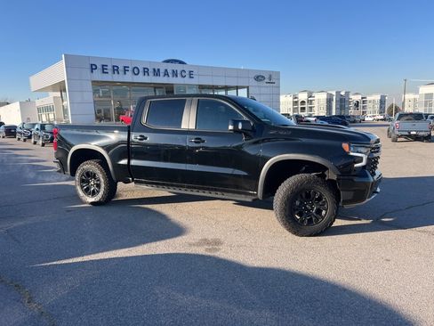 Used 2025 Chevrolet Silverado 1500 ZR2 w/ Technology Package image 4