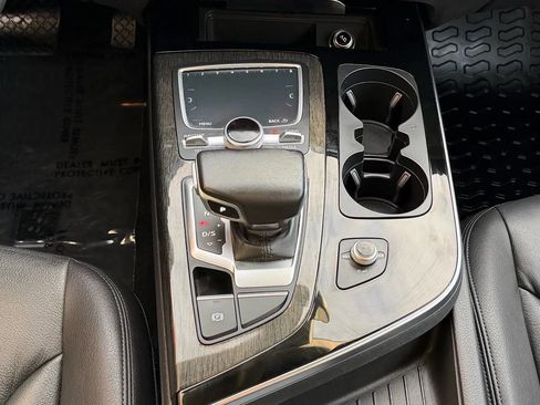 Used 2017 Audi Q7 3.0T Premium image 19