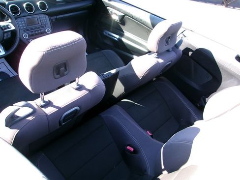 Used 2015 Ford Mustang Convertible image 17