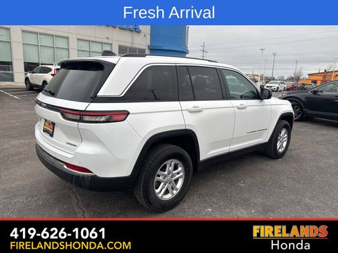 Used 2023 Jeep Grand Cherokee Laredo image 5