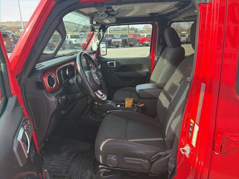 Used 2022 Jeep Wrangler Unlimited Rubicon image 2