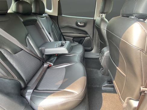 Used 2019 Jeep Compass Latitude AWD/4WD image 24