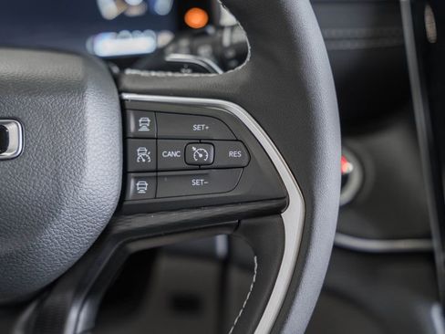 New 2025 Jeep Grand Cherokee Altitude image 26