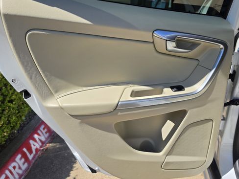 Used 2015 Volvo XC60 T5 Premier w/ Proximity Package image 24