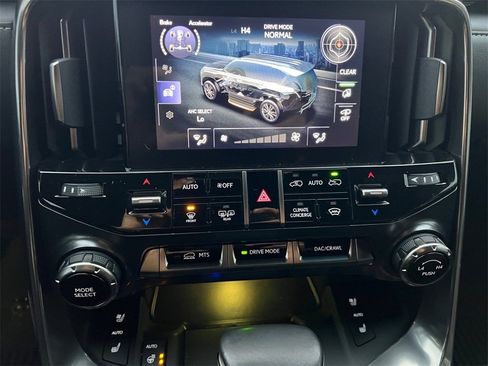 Used 2023 Lexus LX 600 4WD w/ Accessory Package (Z1) image 34