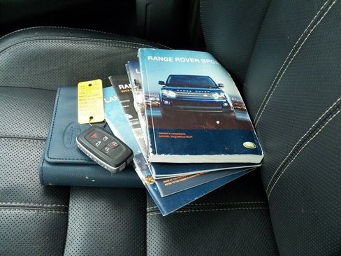 Used 2011 Land Rover Range Rover Sport Supercharged image 34