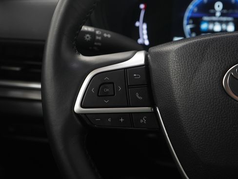 Used 2025 Toyota Grand Highlander AWD image 27