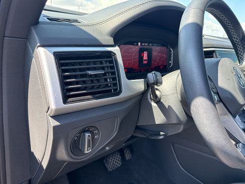 Used 2023 Volkswagen Atlas Cross Sport SEL AWD/4WD image 15