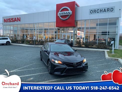 Used 2024 Toyota Camry SE image 1